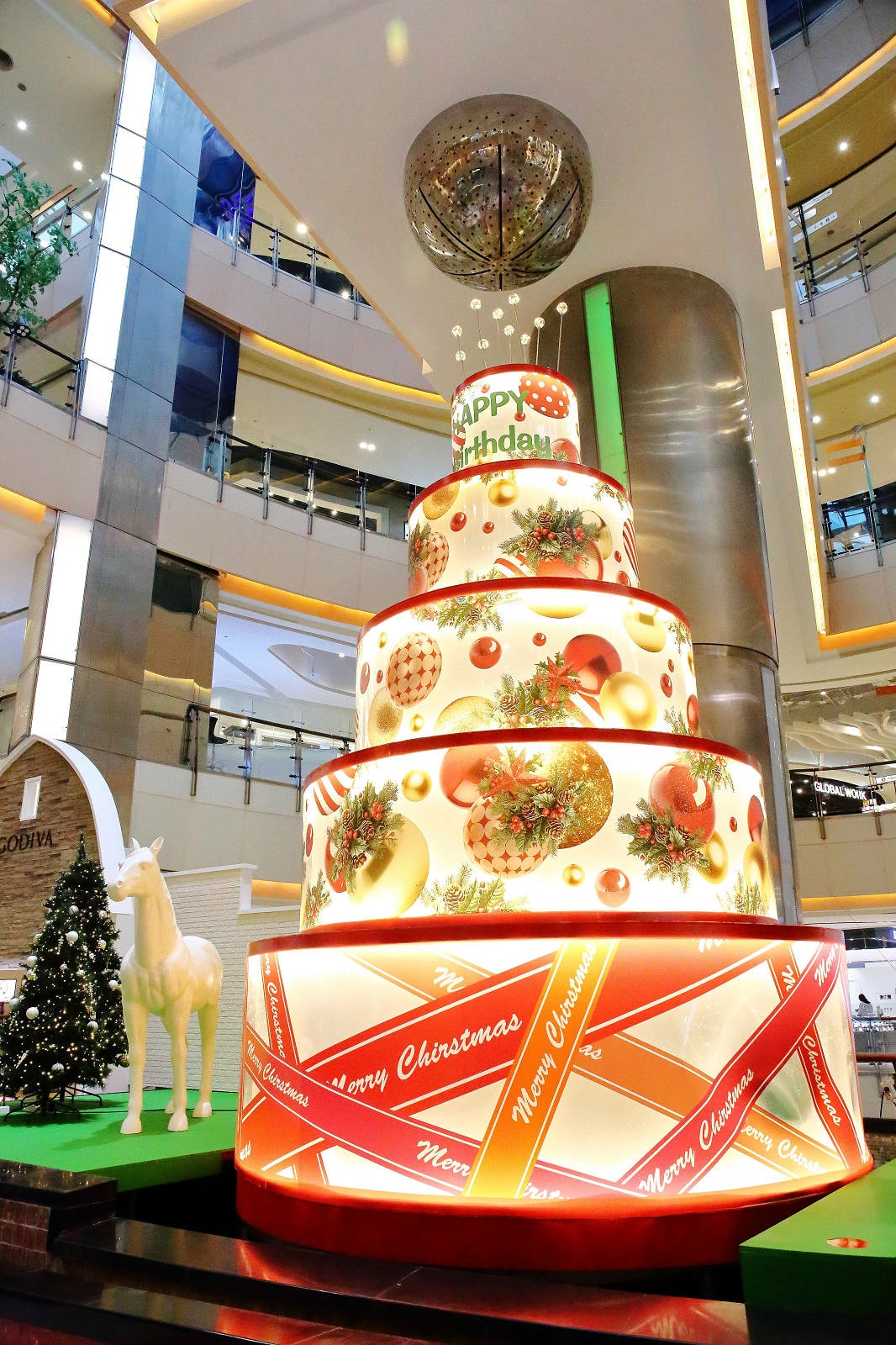 2024年最美室內聖誕裝置藝術在大江購物中心!絕美打卡秘境等 2024年最美室內聖誕裝置藝術在大江購物中心!絕美打卡秘境等
