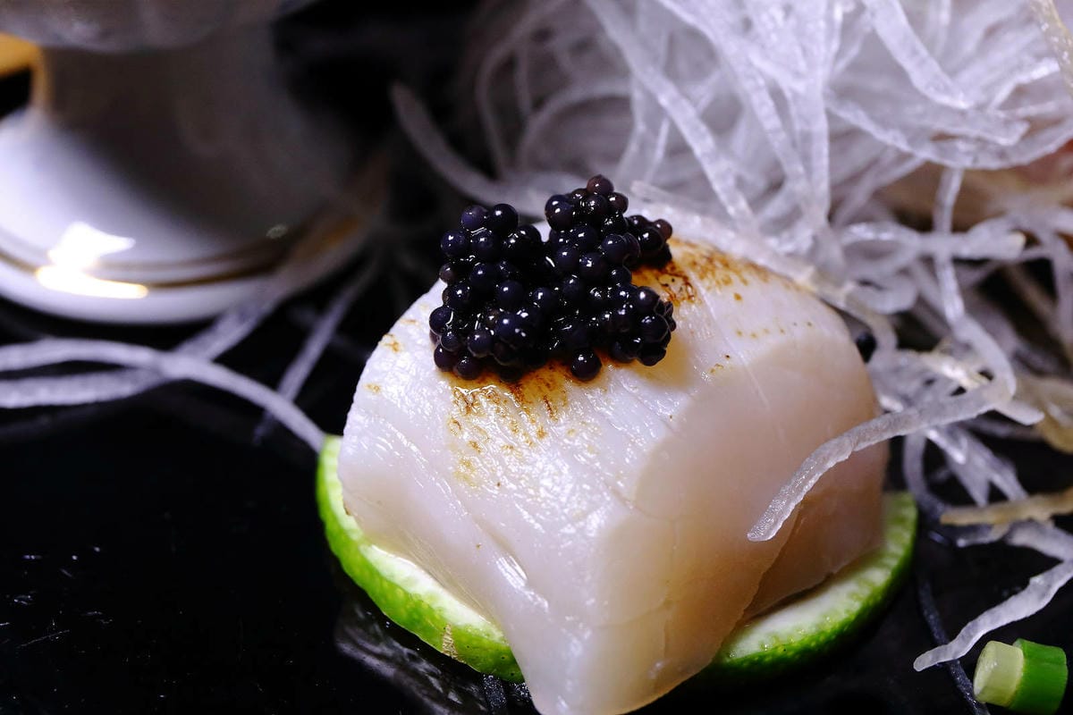 台北日式無菜單料理推薦，建一食堂八品精緻餐點，比臉大的爆卵麵