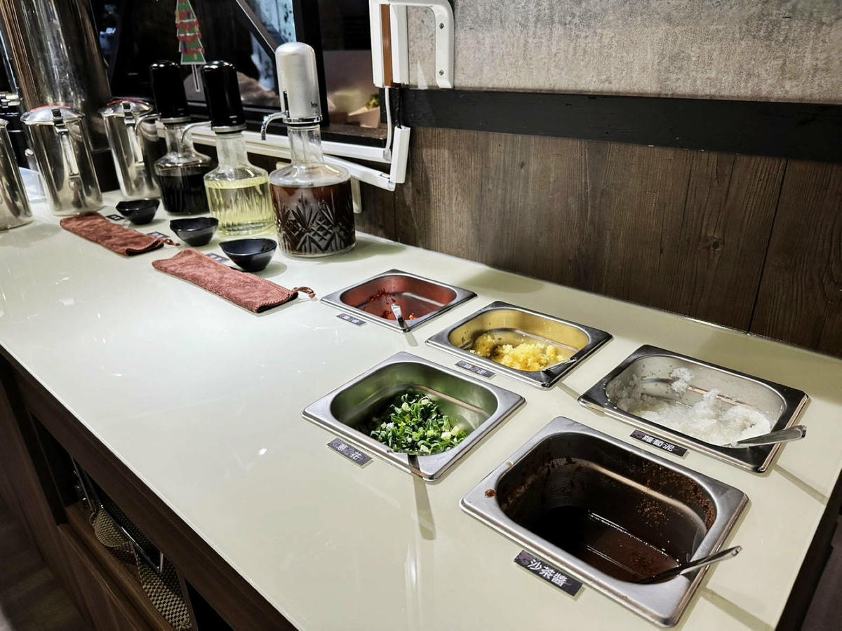 台北火鍋推薦,臨沂殿火鍋,無毒室內養殖白蝦端上桌,忠孝新生C