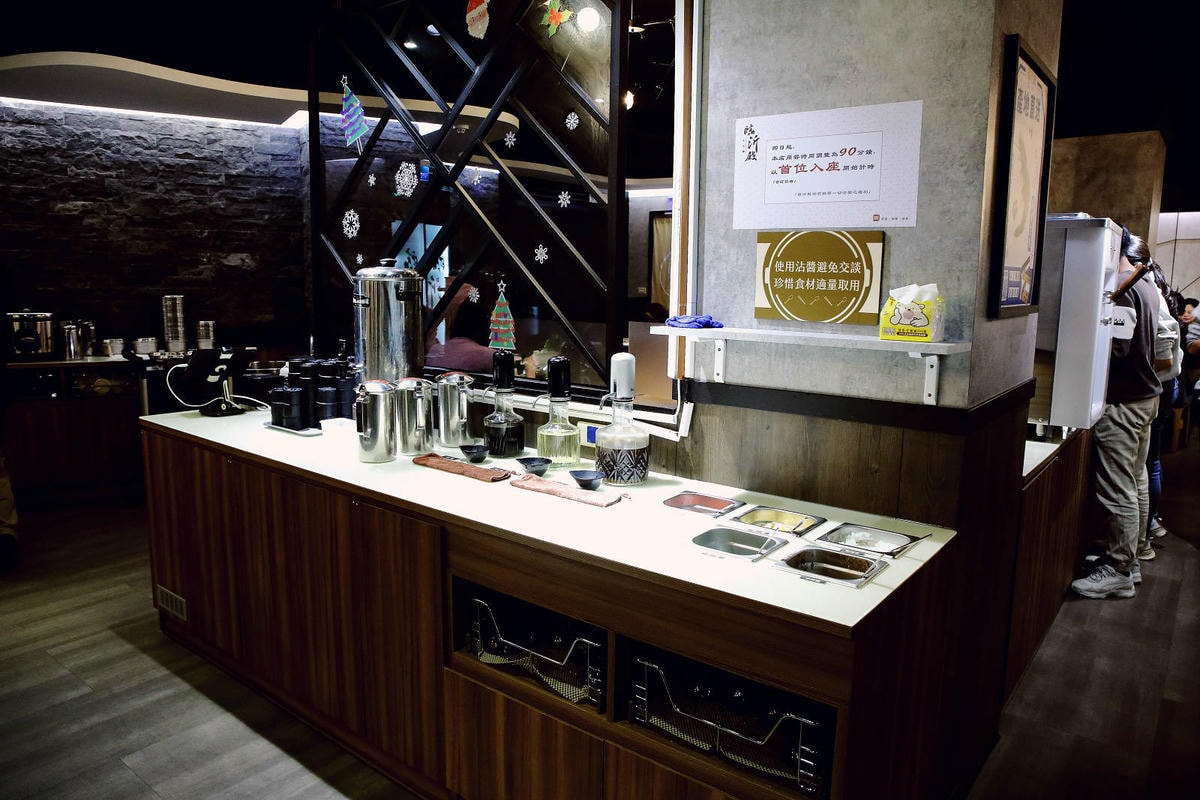 台北火鍋推薦,臨沂殿火鍋,無毒室內養殖白蝦端上桌,忠孝新生C