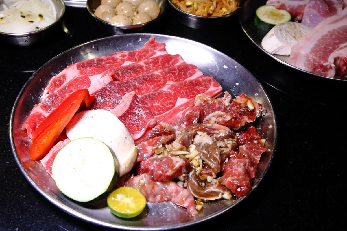 台中必訪!超夯特色燒肉店【燒肉滋滋】,韓式燒肉x韓式料理x韓