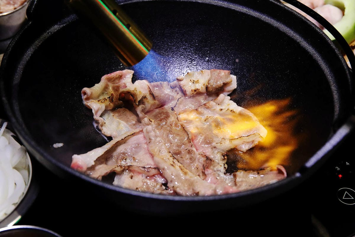 火鍋界新傳奇！【狂一鍋 西門町店】新台式火鍋第1品牌，還沒開