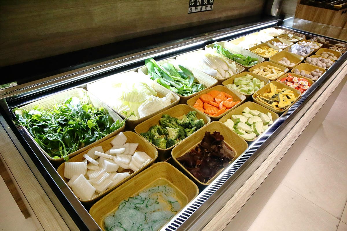 火車讚石頭火鍋，蘆洲超人氣石頭火鍋推薦！只要$389起整櫃蔬