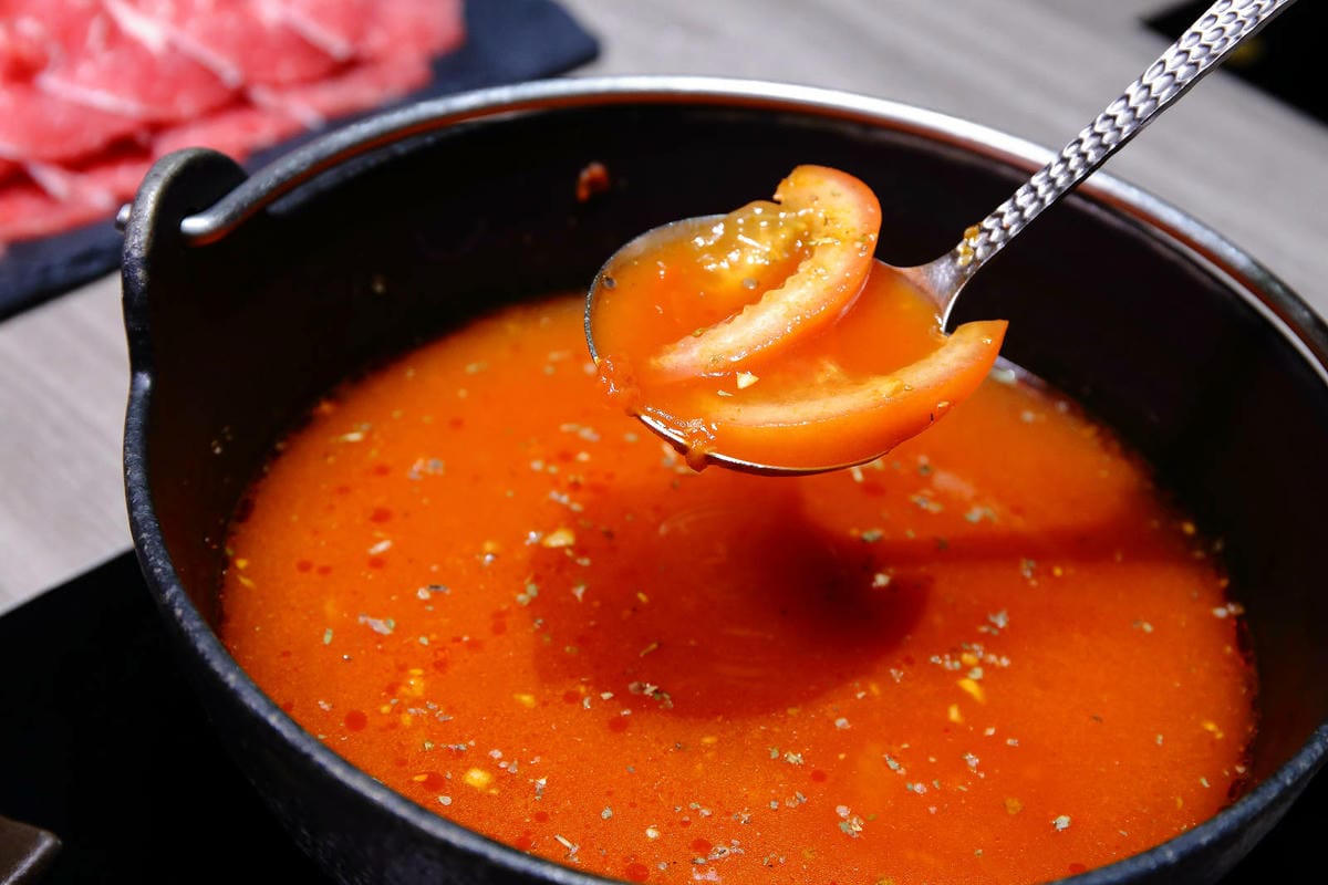 火車讚石頭火鍋，蘆洲超人氣石頭火鍋推薦！只要$389起整櫃蔬