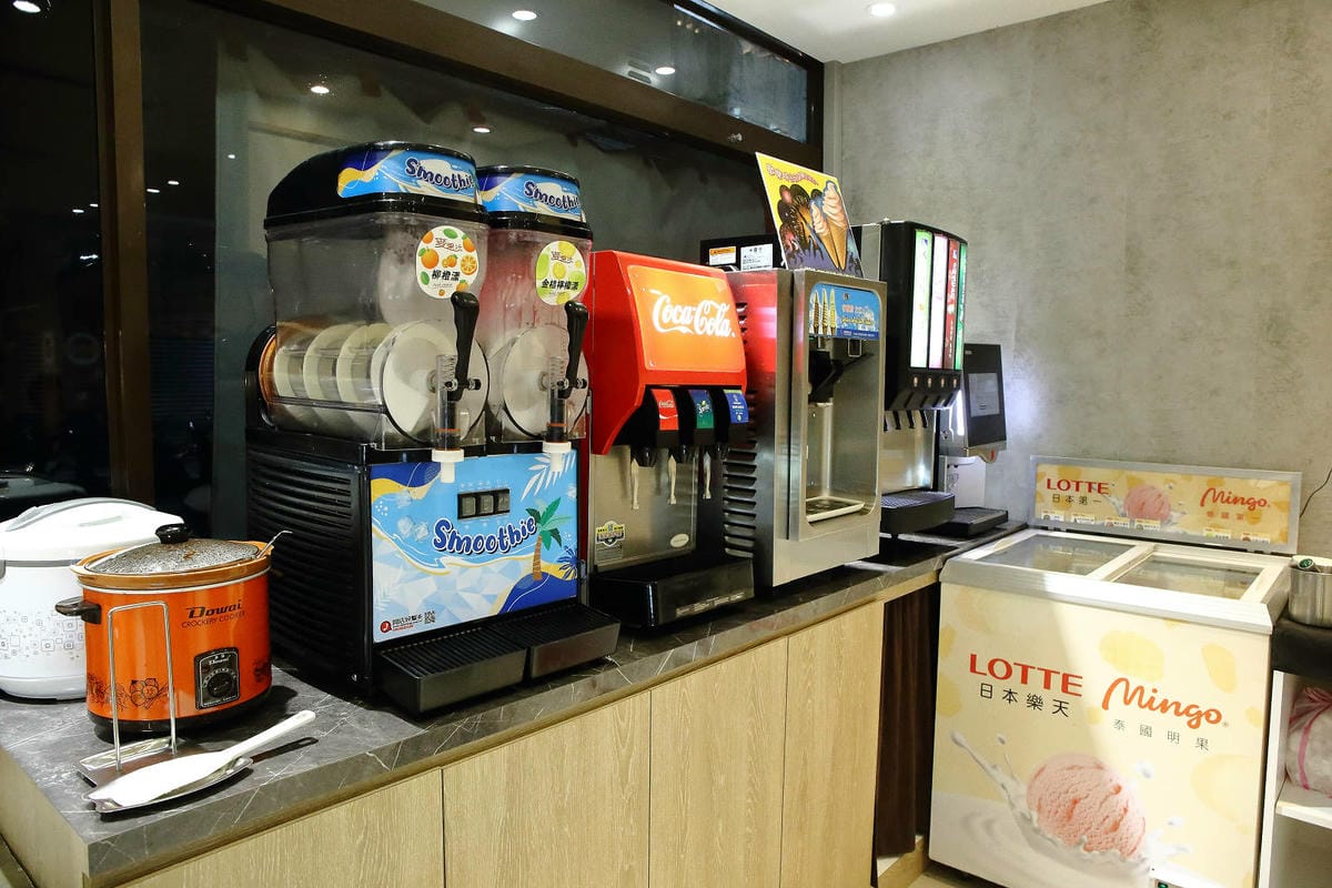 火車讚石頭火鍋，蘆洲超人氣石頭火鍋推薦！只要$389起整櫃蔬