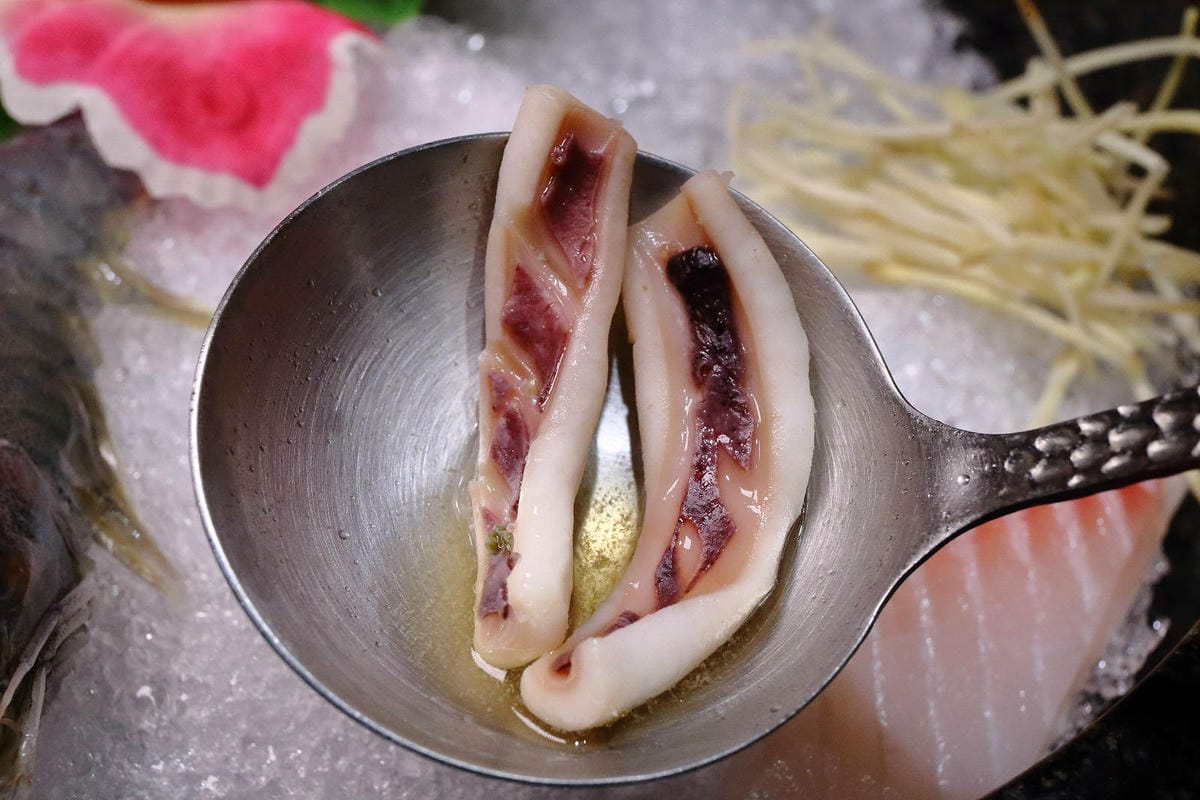 火車讚石頭火鍋，蘆洲超人氣石頭火鍋推薦！只要$389起整櫃蔬