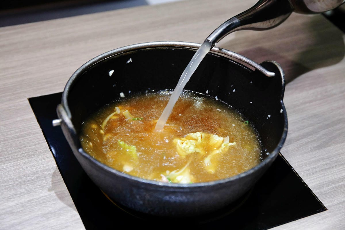 火車讚石頭火鍋，蘆洲超人氣石頭火鍋推薦！只要$389起整櫃蔬