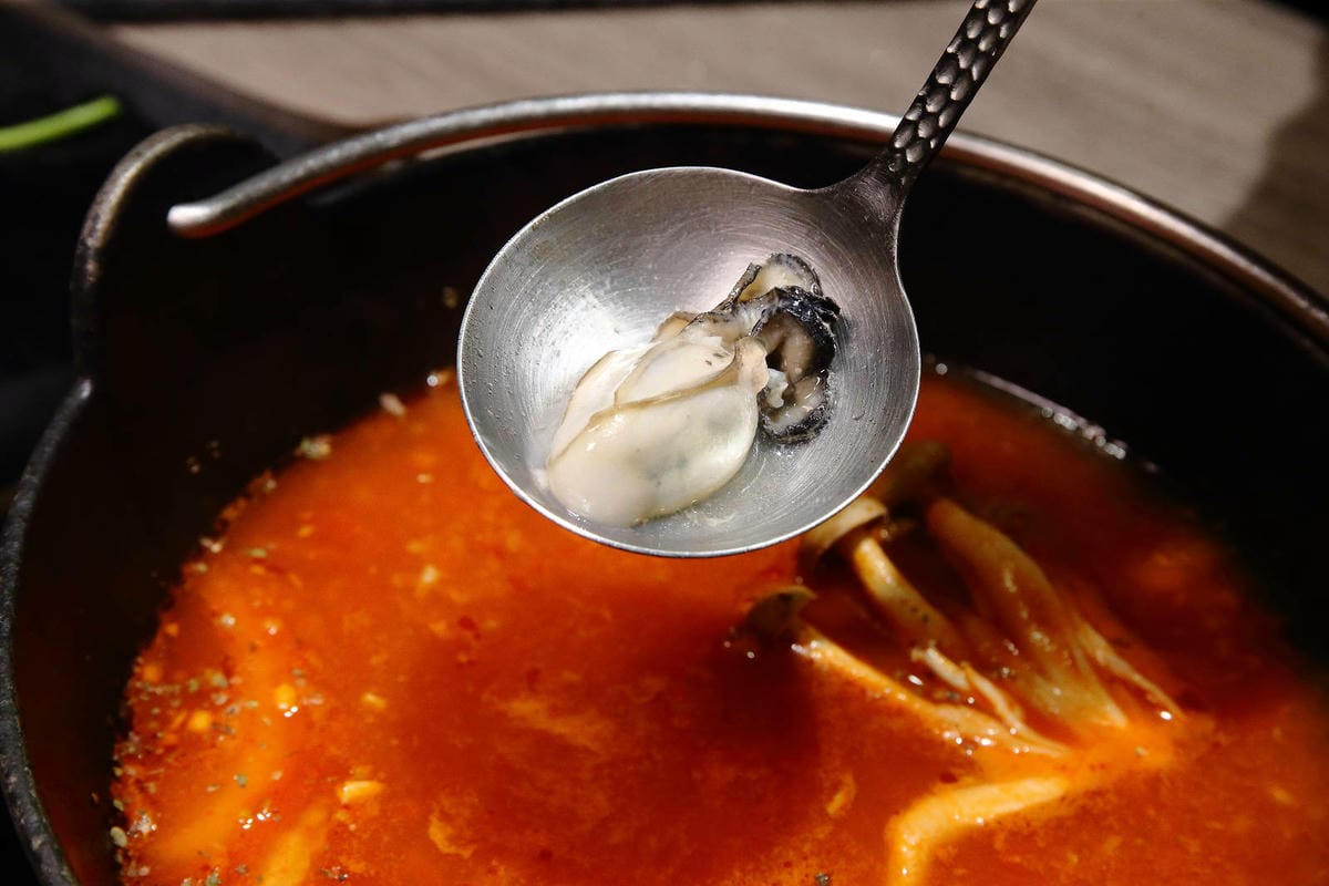 火車讚石頭火鍋，蘆洲超人氣石頭火鍋推薦！只要$389起整櫃蔬