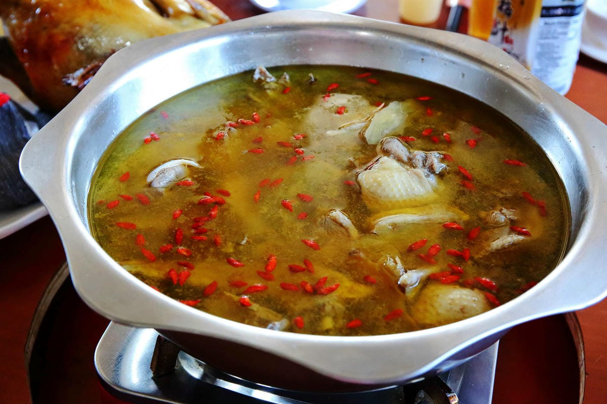 桃園薑母鴨推薦！大鋼盆薑母鴨有夠霸氣！熱炒、特色火鍋料也是必