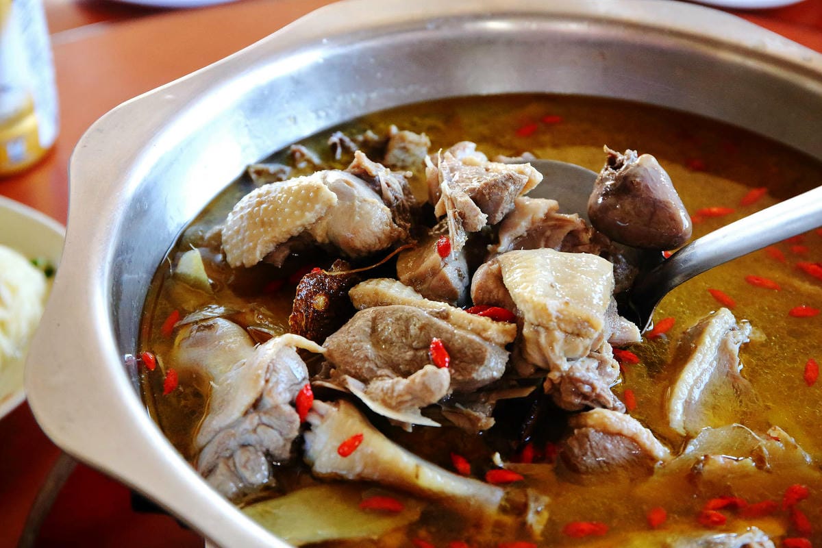 桃園薑母鴨推薦！大鋼盆薑母鴨有夠霸氣！熱炒、特色火鍋料也是必