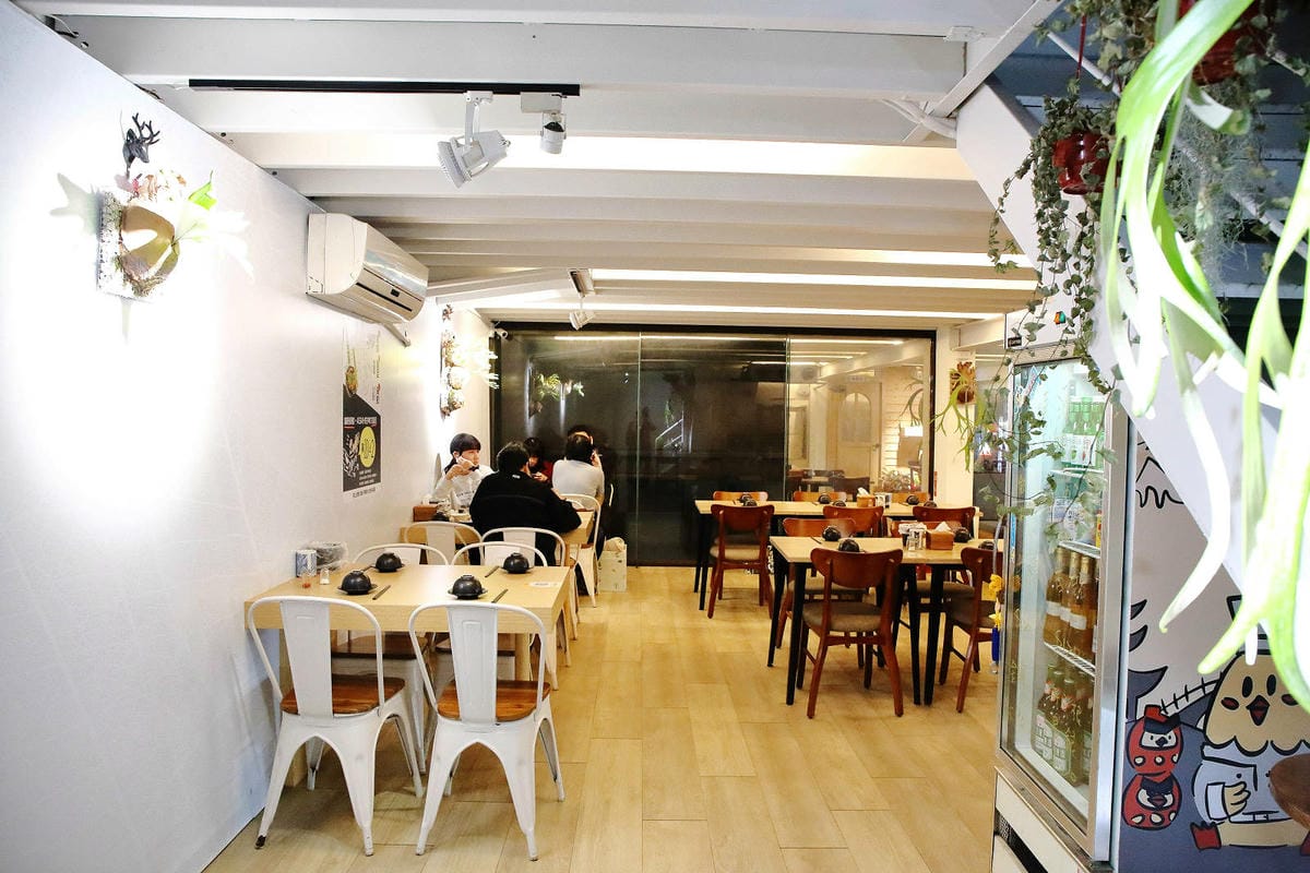 伙串滿酒場，中壢火車站旁串燒店，體驗道地串燒酒場文化，喝得痛