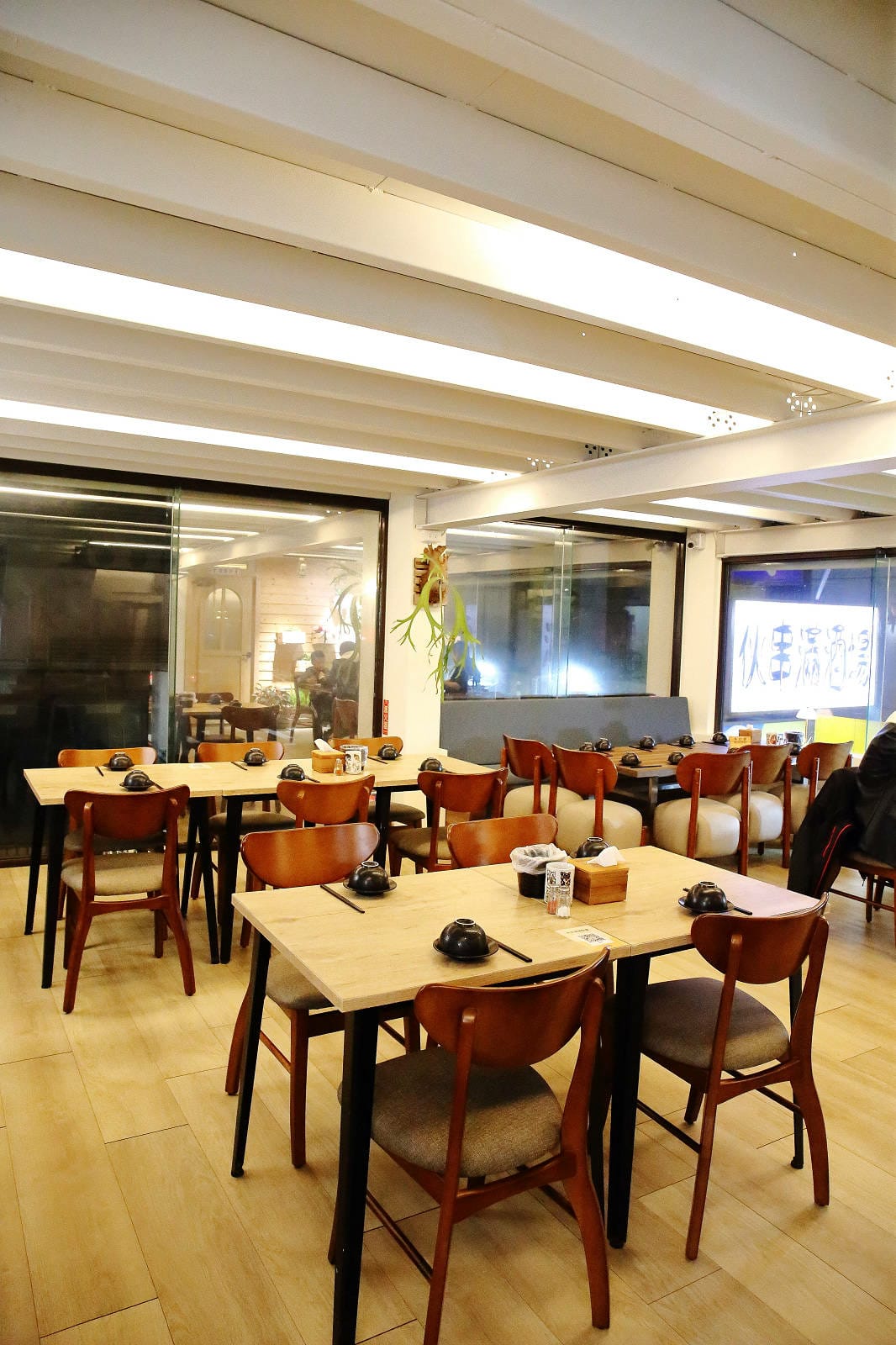 伙串滿酒場，中壢火車站旁串燒店，體驗道地串燒酒場文化，喝得痛