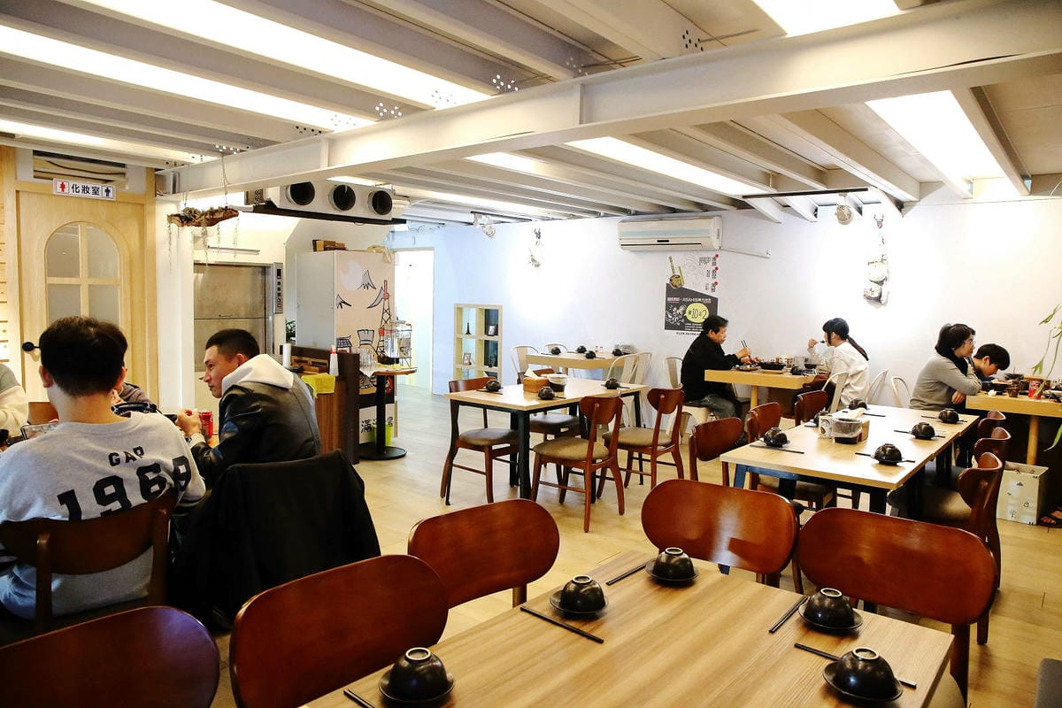 伙串滿酒場，中壢火車站旁串燒店，體驗道地串燒酒場文化，喝得痛