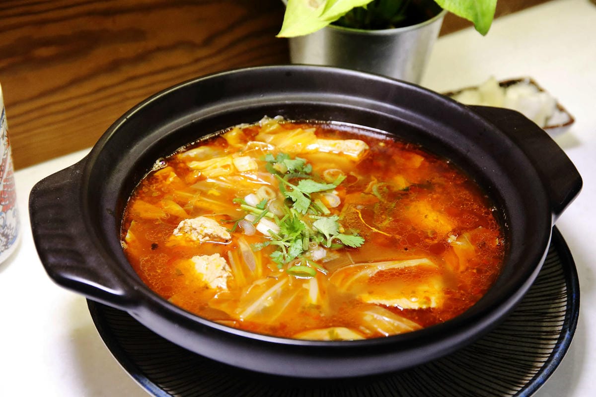 伙串滿酒場，中壢火車站旁串燒店，體驗道地串燒酒場文化，喝得痛