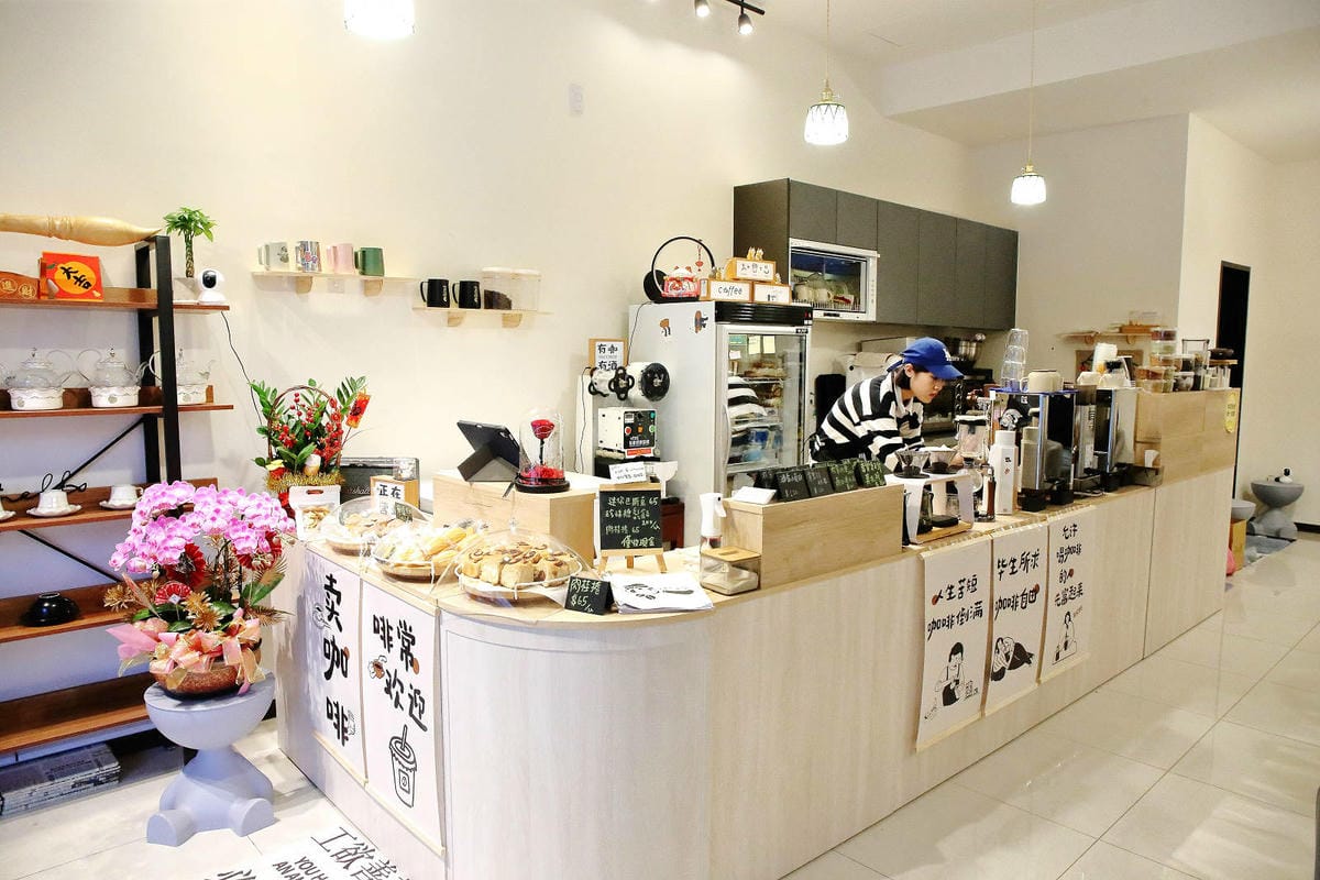 土城新開寵物友善咖啡廳，咖喀咖啡主打手作蛋糕甜點的咖啡廳，千