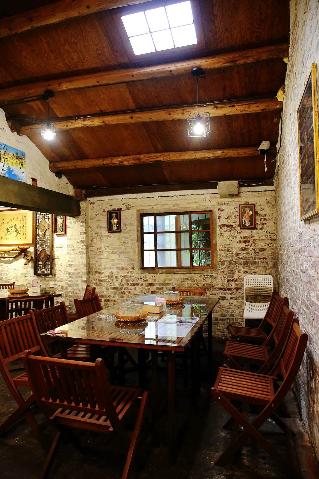 游家肥貓，大溪友善寵物老宅茶餐廳，提供港式私房料理，老闆本身