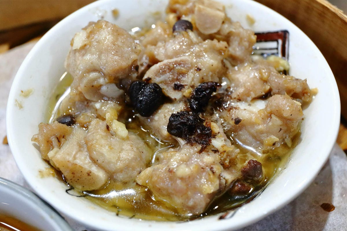 游家肥貓，大溪友善寵物老宅茶餐廳，提供港式私房料理，老闆本身