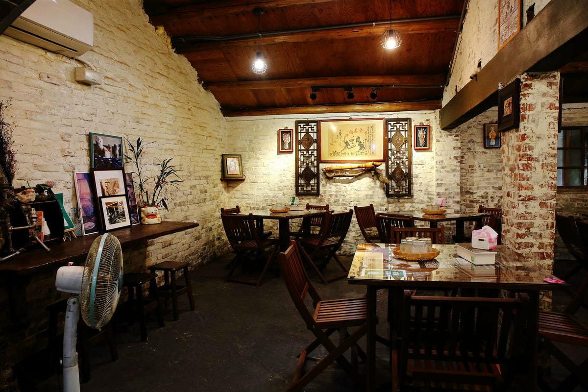 游家肥貓，大溪友善寵物老宅茶餐廳，提供港式私房料理，老闆本身