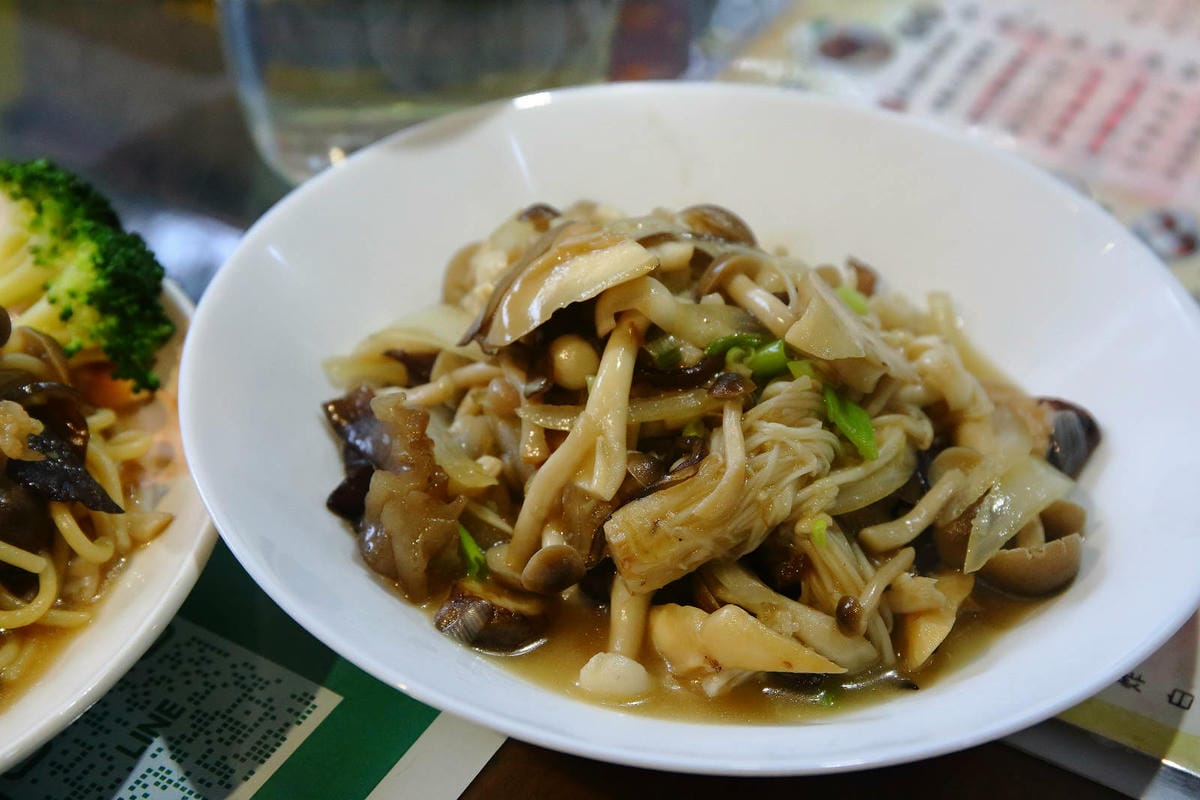 游家肥貓，大溪友善寵物老宅茶餐廳，提供港式私房料理，老闆本身