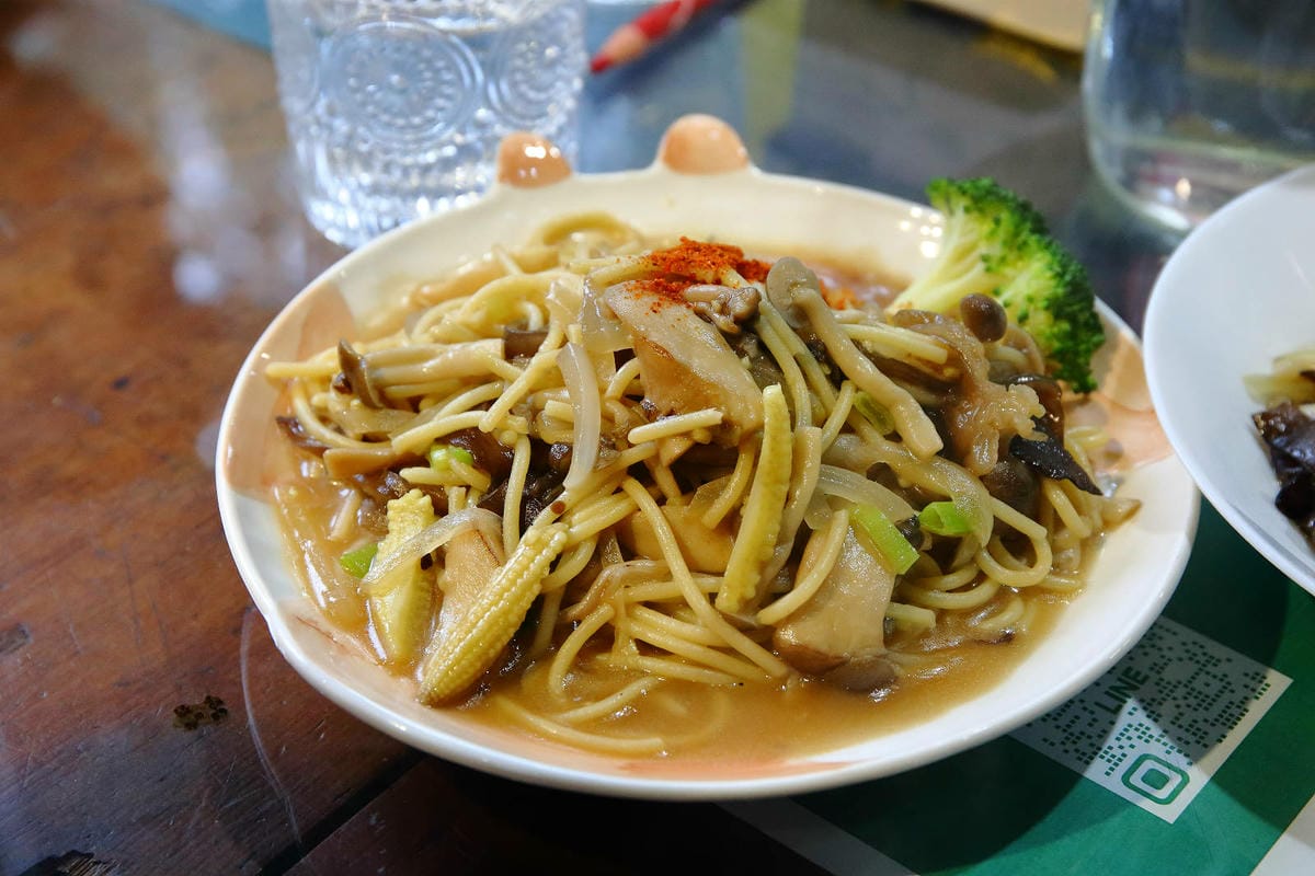 游家肥貓，大溪友善寵物老宅茶餐廳，提供港式私房料理，老闆本身