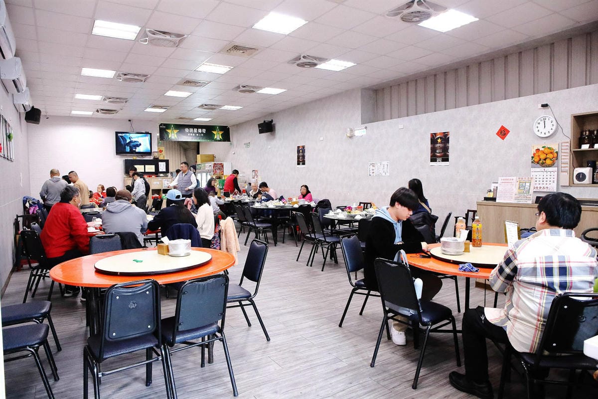 三街海鮮屋，桃園在地人狂推的平價熱炒海鮮，這家真的好猛⋯隨便