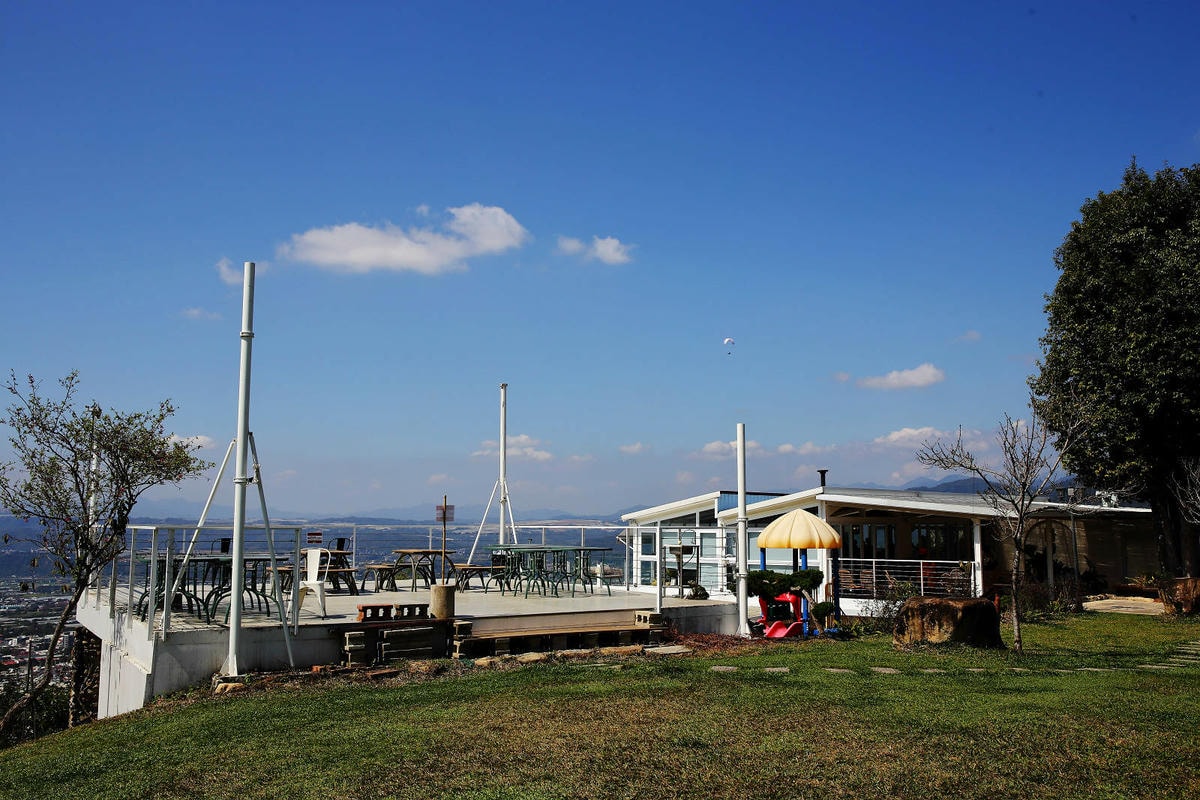 南投埔里超推薦景觀餐廳!虎嘯山嵐-厲害玻璃屋咖啡廳,山景第一