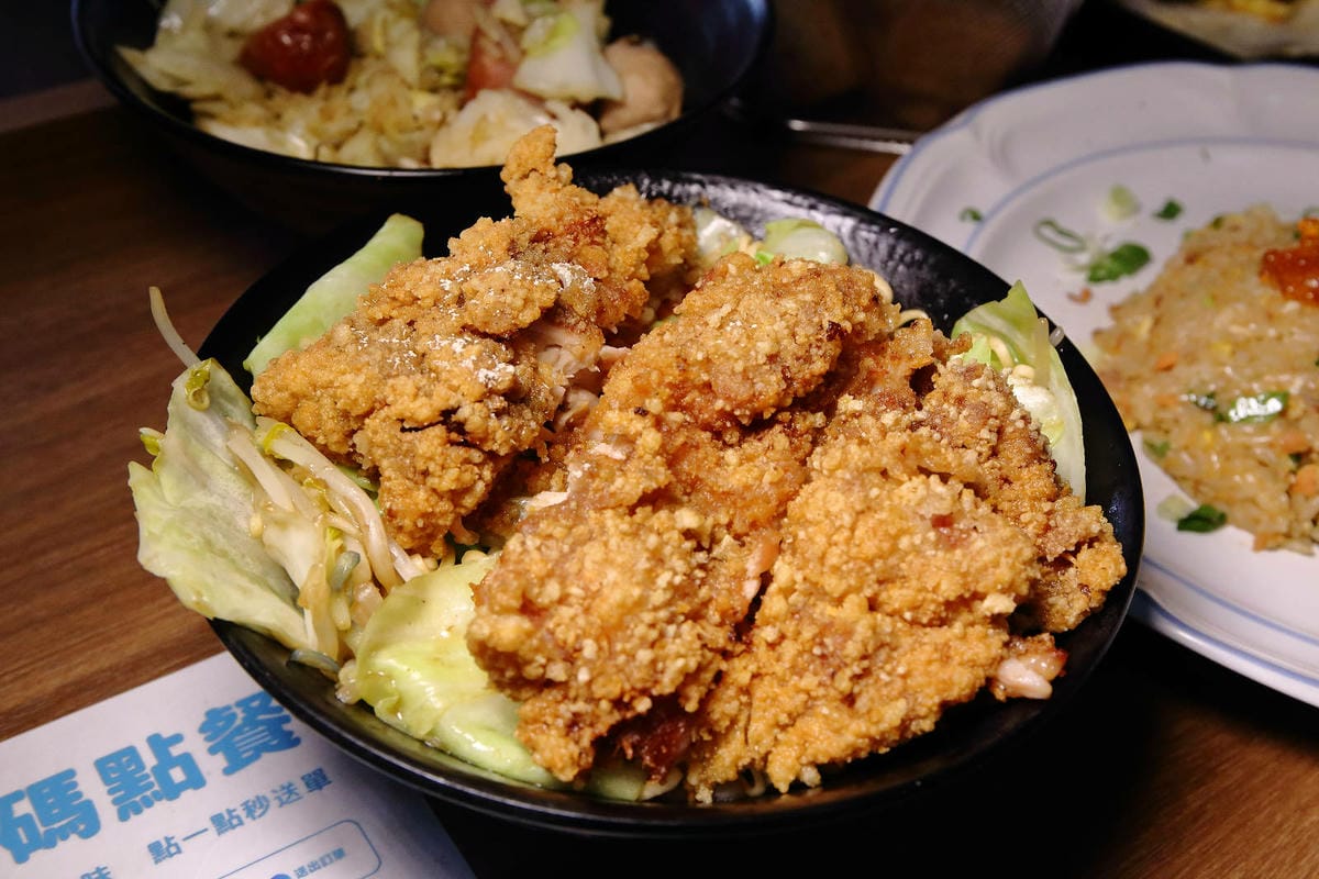 早安好食光x嘟比飯麵館，新店終於有很好吃的早午餐了！超強炒泡