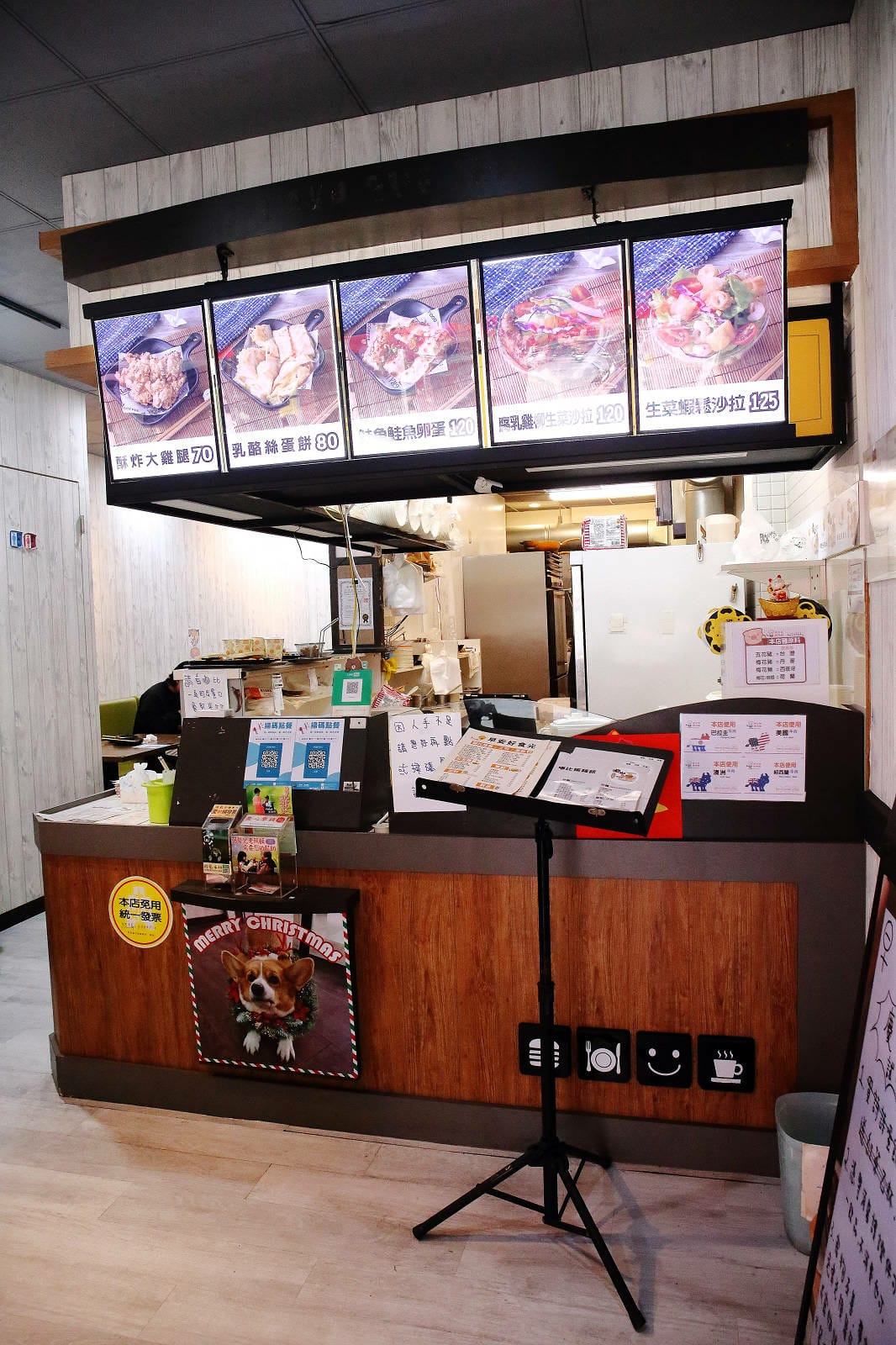 早安好食光x嘟比飯麵館，新店終於有很好吃的早午餐了！超強炒泡