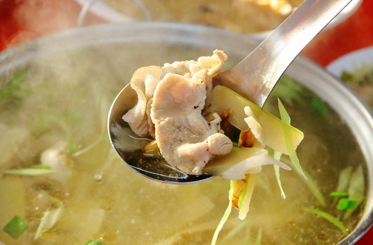 咱兜黃金脆皮雞,竹山紫南宮必吃美食,他們家脆皮烤雞有夠優秀,