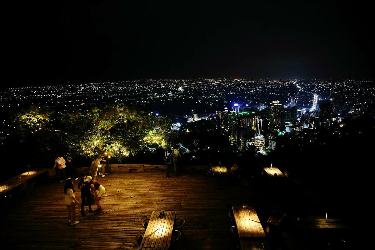 宜蘭必去無敵夜景!空ㄟ農場-宜蘭超人氣夜景餐廳,遠望龜山島、