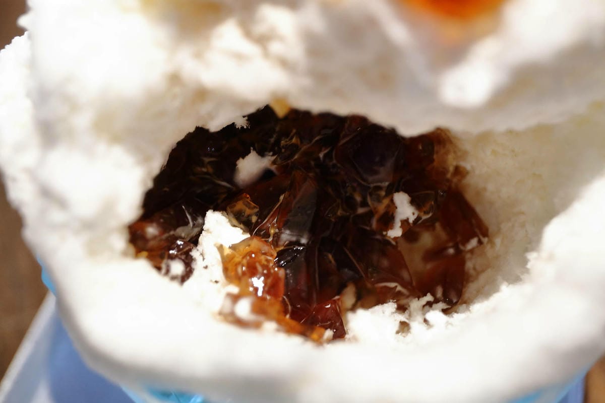 浪花丸かき氷 宜蘭本店，招牌彩色小熊刨冰和藍色富士山冰，可愛