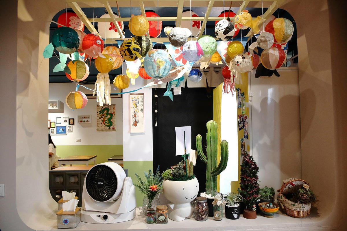 浪花丸かき氷 宜蘭本店，招牌彩色小熊刨冰和藍色富士山冰，可愛