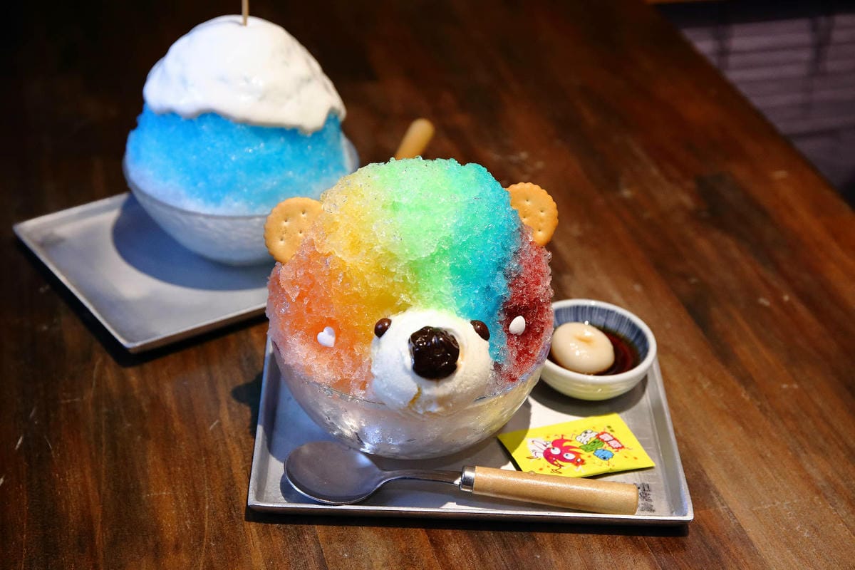 浪花丸かき氷 宜蘭本店，招牌彩色小熊刨冰和藍色富士山冰，可愛