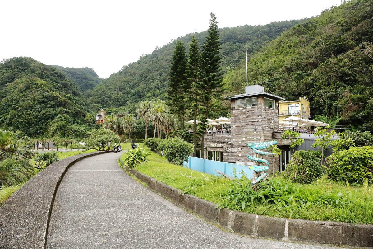 「笑ㄟ咖啡」宜蘭南方澳海景餐廳，坐擁內埤情人灣的無敵海景，踩