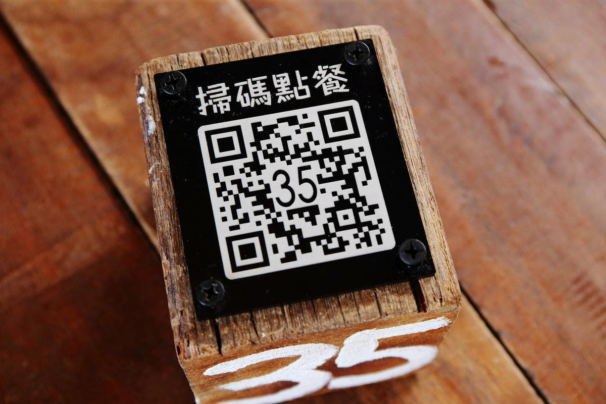 「笑ㄟ咖啡」宜蘭南方澳海景餐廳，坐擁內埤情人灣的無敵海景，踩