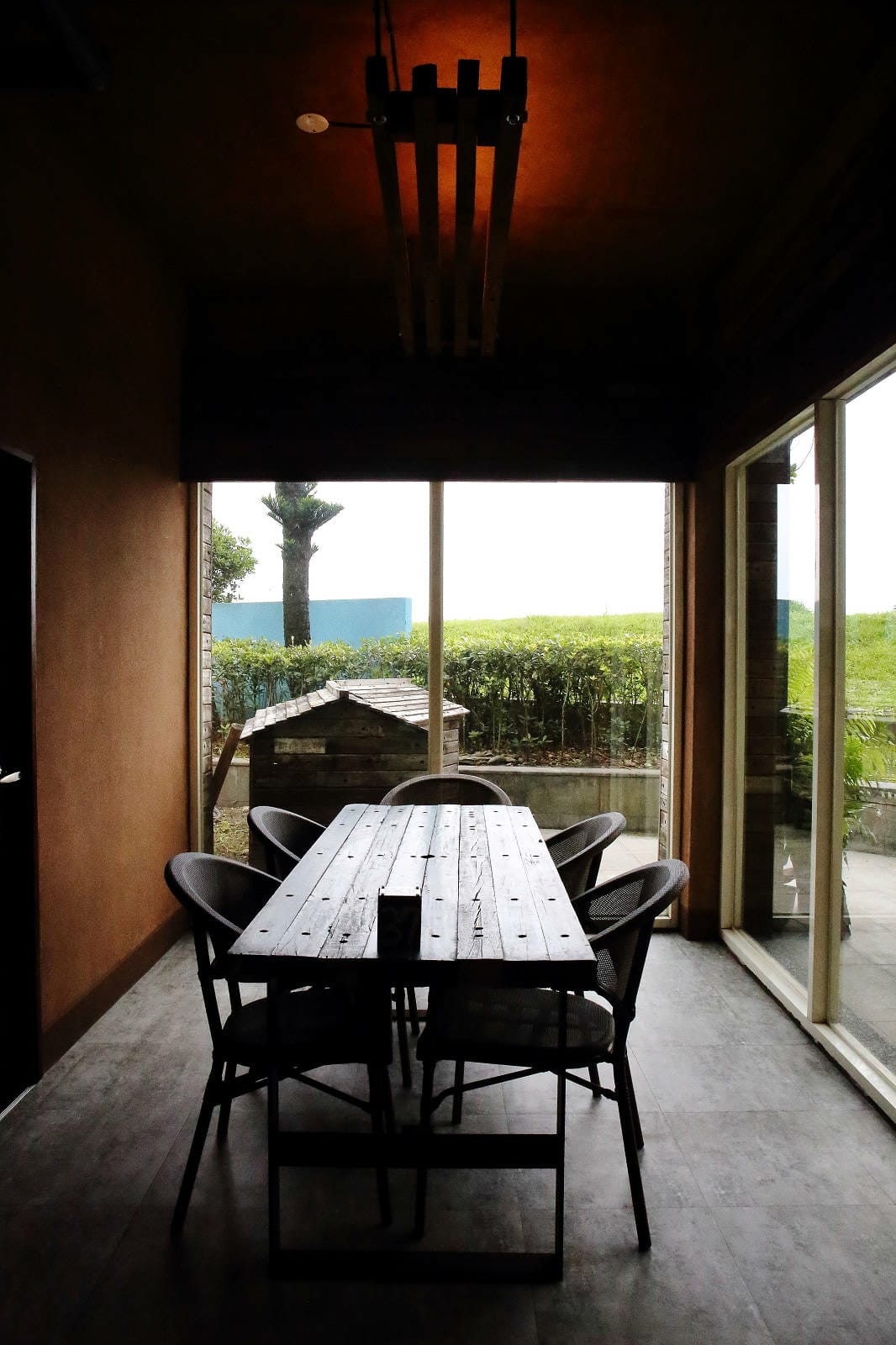 「笑ㄟ咖啡」宜蘭南方澳海景餐廳，坐擁內埤情人灣的無敵海景，踩