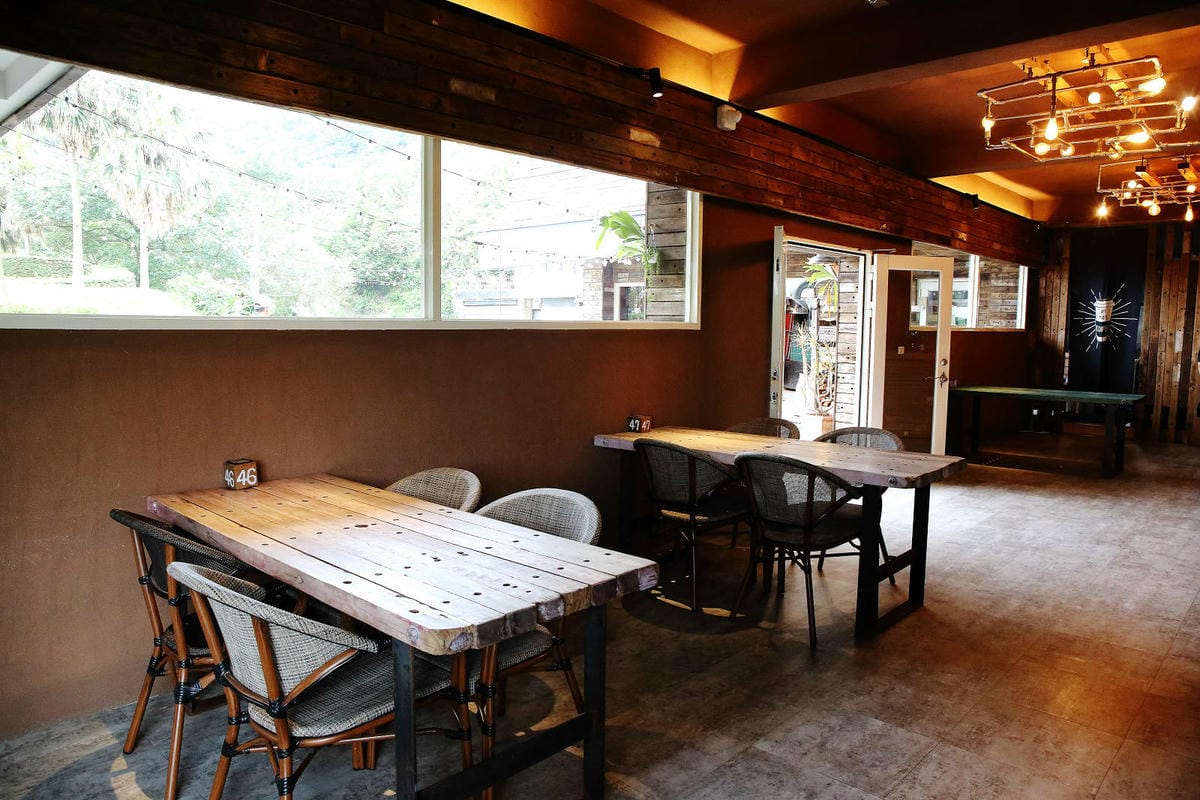 「笑ㄟ咖啡」宜蘭南方澳海景餐廳，坐擁內埤情人灣的無敵海景，踩