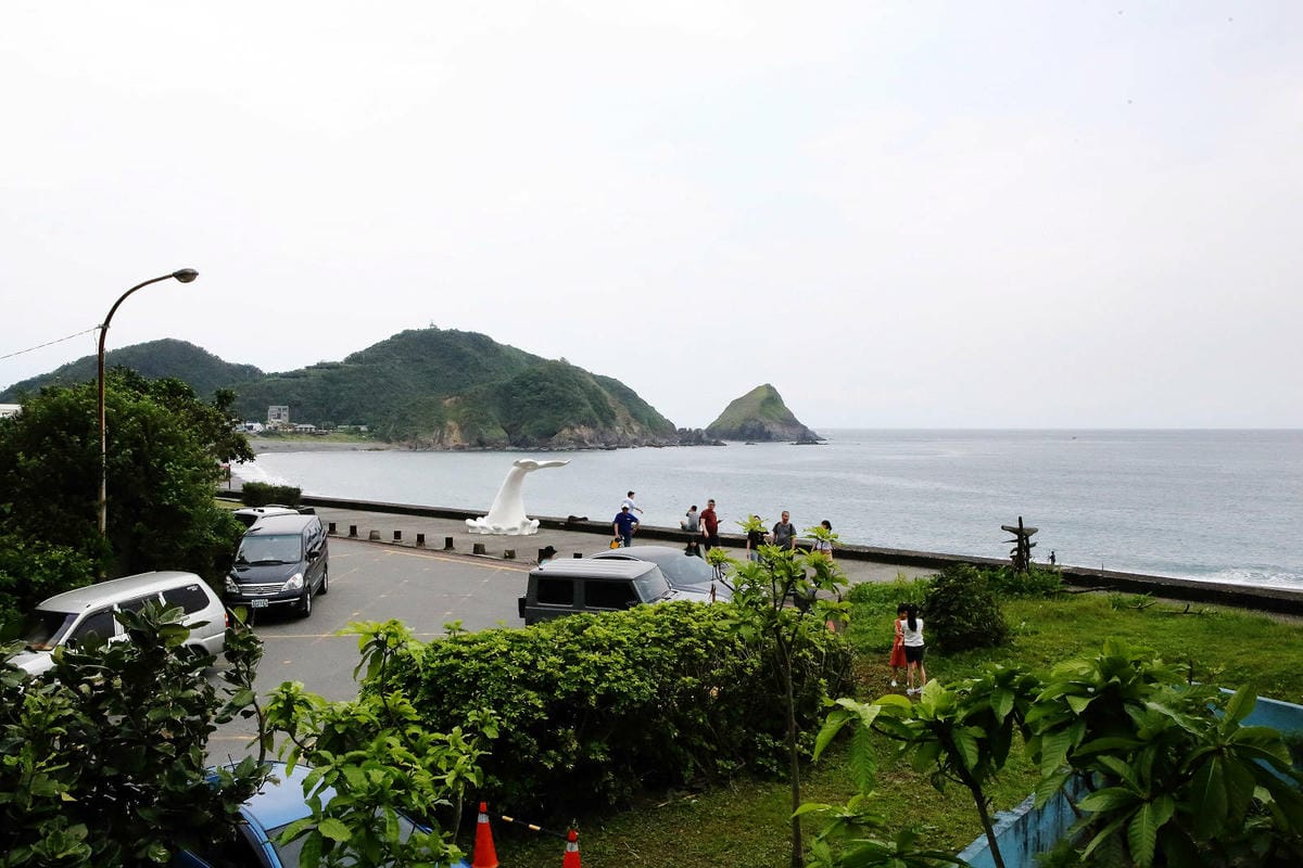 「笑ㄟ咖啡」宜蘭南方澳海景餐廳，坐擁內埤情人灣的無敵海景，踩