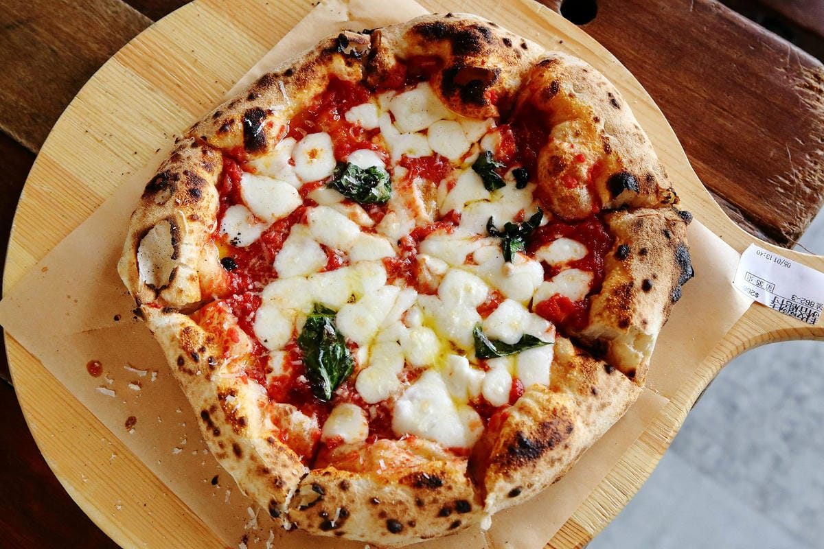 「笑ㄟ咖啡」宜蘭南方澳海景餐廳，坐擁內埤情人灣的無敵海景，踩