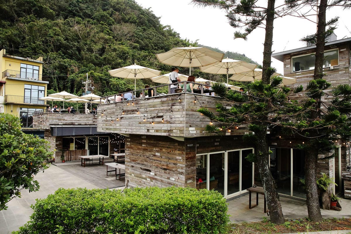 「笑ㄟ咖啡」宜蘭南方澳海景餐廳，坐擁內埤情人灣的無敵海景，踩