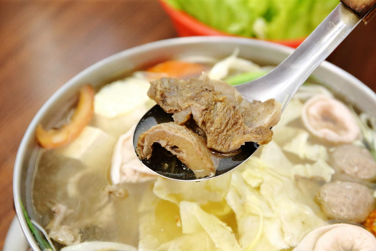 溫體牛肉火鍋台中推薦！牛董牛肉爐每日新鮮手切溫體台灣牛，價格