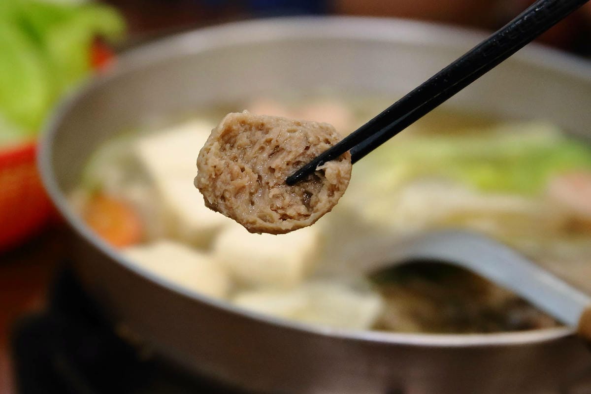 溫體牛肉火鍋台中推薦！牛董牛肉爐每日新鮮手切溫體台灣牛，價格