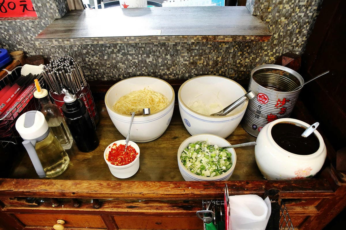 溫體牛肉火鍋台中推薦！牛董牛肉爐每日新鮮手切溫體台灣牛，價格