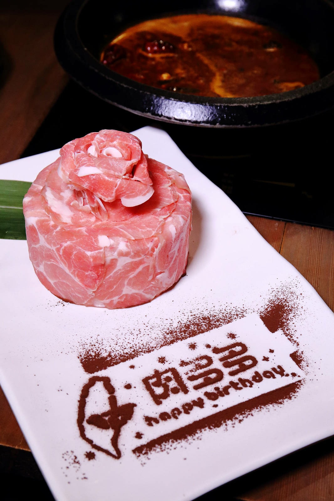 肉多多最強的不只肉蛋糕?火鍋控必點2大鍋物!70多種自助吧吃