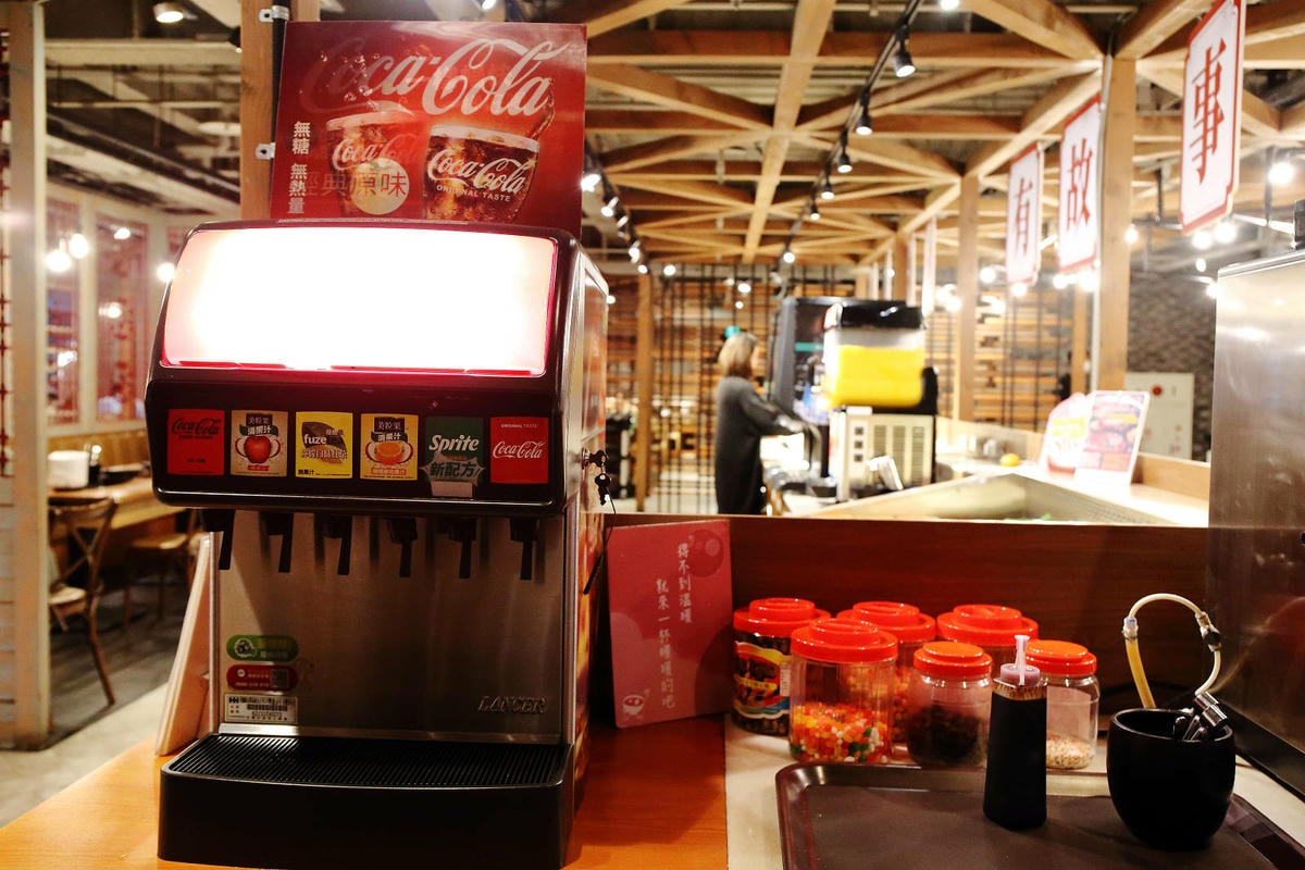 肉多多最強的不只肉蛋糕?火鍋控必點2大鍋物!70多種自助吧吃