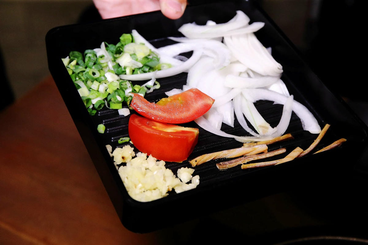 肉多多最強的不只肉蛋糕?火鍋控必點2大鍋物!70多種自助吧吃