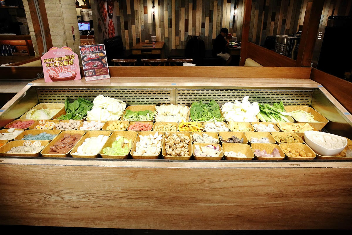 肉多多最強的不只肉蛋糕?火鍋控必點2大鍋物!70多種自助吧吃