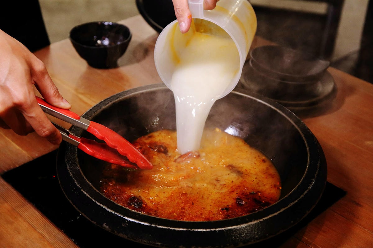 肉多多最強的不只肉蛋糕?火鍋控必點2大鍋物!70多種自助吧吃