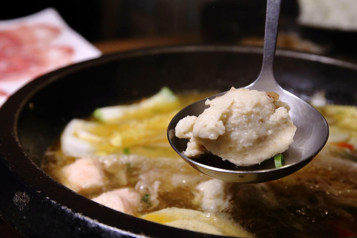 肉多多最強的不只肉蛋糕?火鍋控必點2大鍋物!70多種自助吧吃