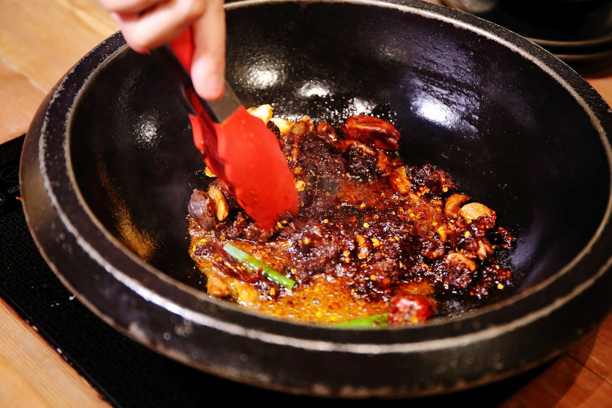 肉多多最強的不只肉蛋糕?火鍋控必點2大鍋物!70多種自助吧吃